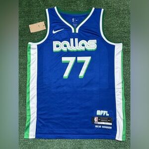 Luka Doncic Dallas Mavericks 2022-23 Nike Swingman Edition Jersey Size 48/L